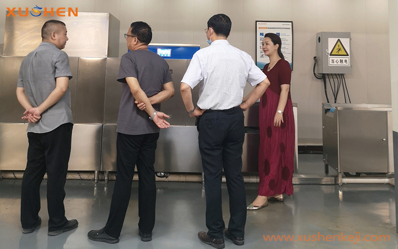 學(xué)校洗碗機(jī)，大型洗碗機(jī)，長(zhǎng)龍式洗碗機(jī)廠家